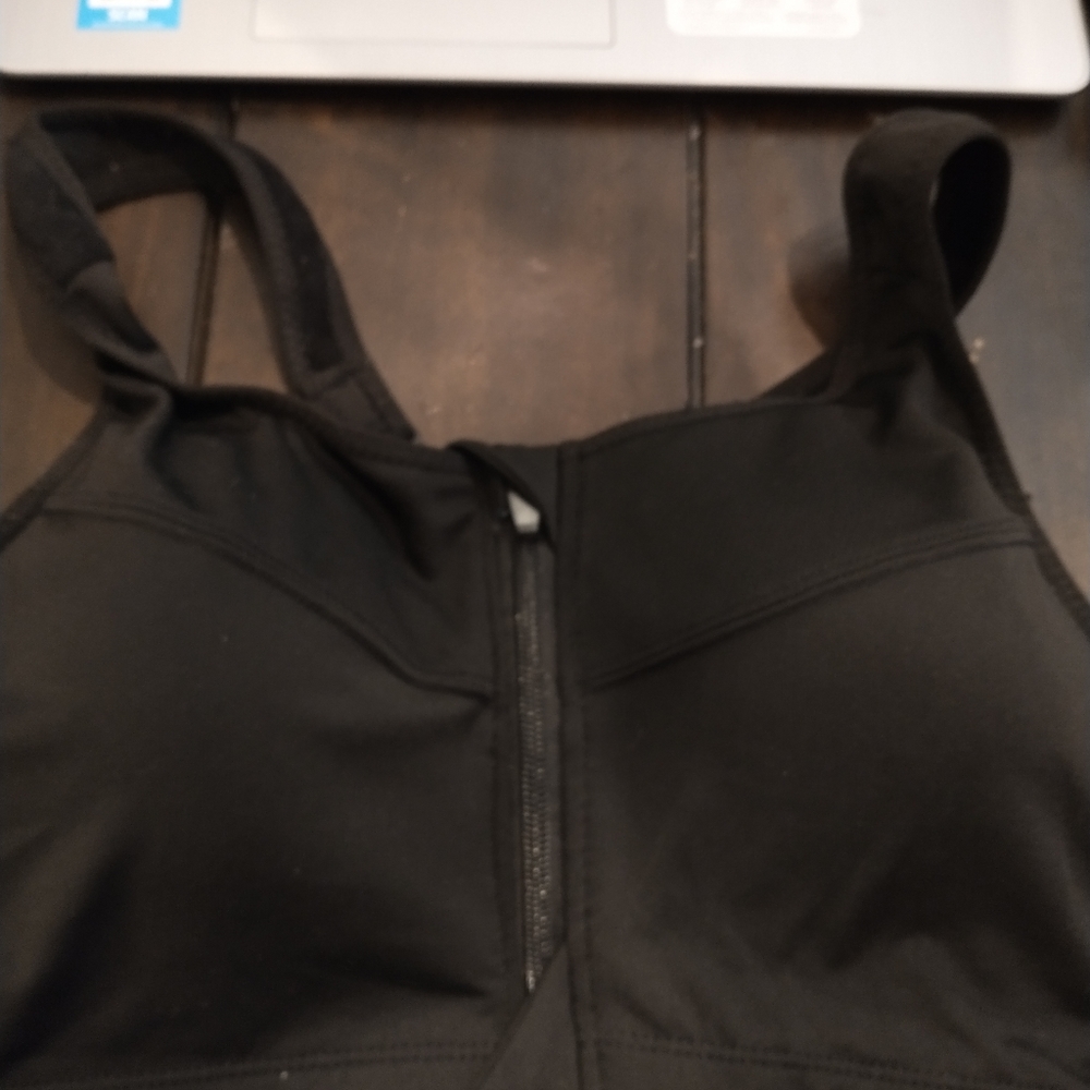 42 D relaxed fit bra. Fits like a 38